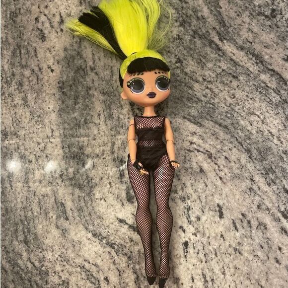 MGA LOL Surprise OMG Remix Rock Bhad Gurl 9” Doll Neon Green Black Hair & Outfit - Picture 2 of 3